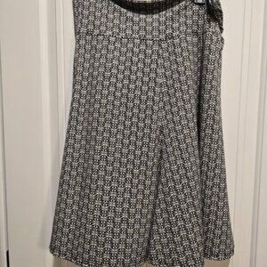 Max Studio Knee Length Skirt Size Large Black & White